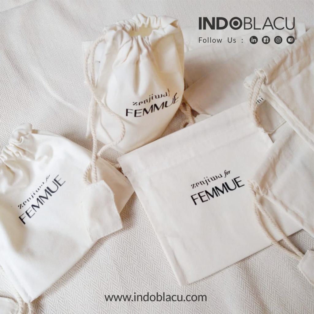 Tas kanvas elegan untuk souvenir pernikahan